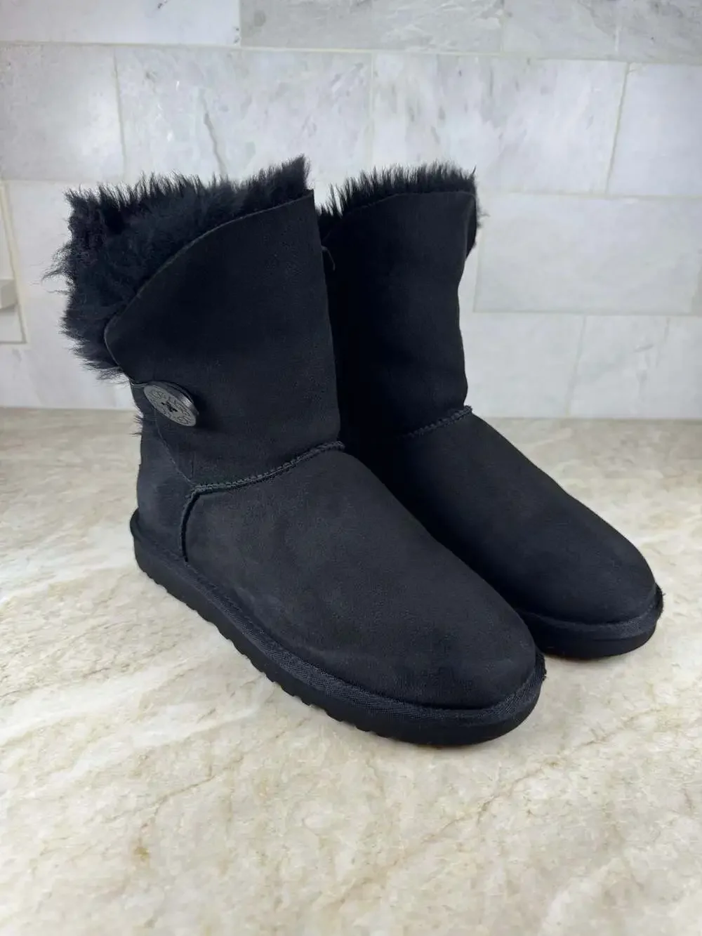 UGG Bailey Button 5803 Women’s Size 7 Black Suede Sheepskin Fur Boots